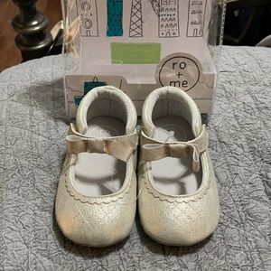 Robeez Baby Girl Gold Mary Jane Shoes